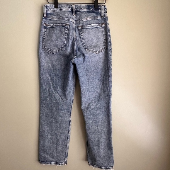 Abercrombie & Fitch Ultra High Rise Straight Distressed Size 2/26 Flaw - Picture 2 of 9